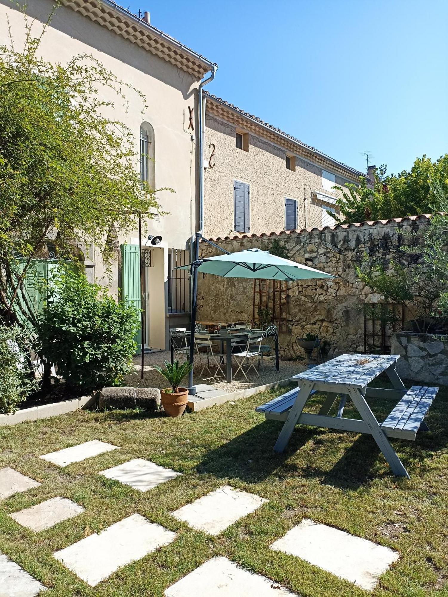 Maison Rosiris Pernes-les-Fontaines Exterior photo